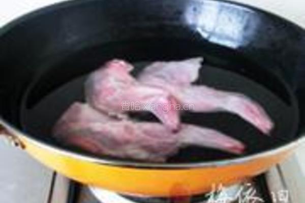 梅菜卤兔腿的做法图解2