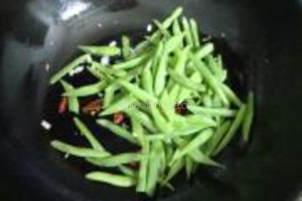 四季豆炒鸡蛋的做法图解7