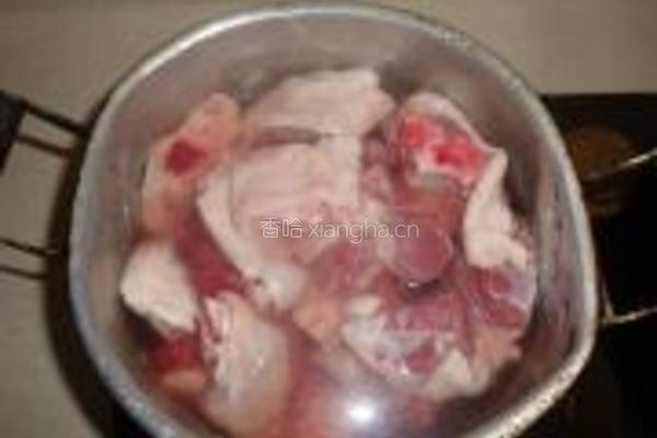 红烧黄豆猪蹄的做法图解1