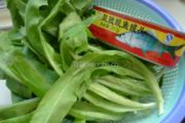 豆豉鲮鱼油麦菜的做法图解1