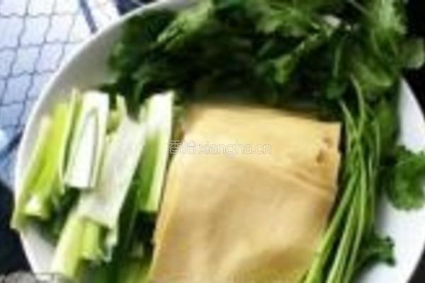 豆腐皮蔬菜卷的做法图解1
