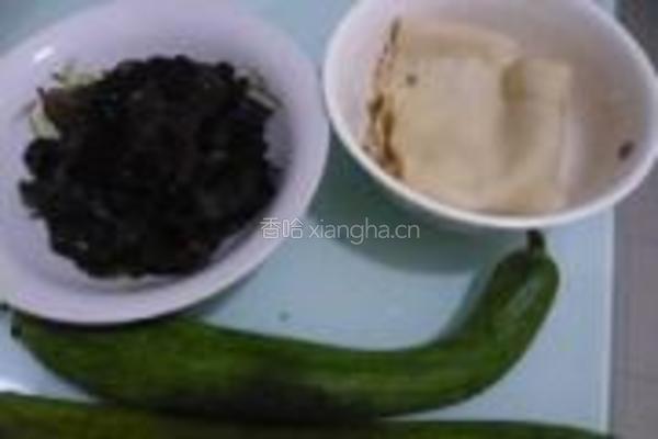 丝瓜烧百叶的做法图解1
