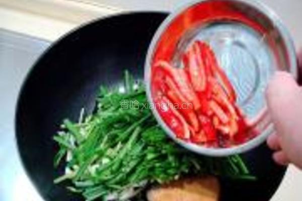 韭菜炒鱿鱼的做法图解10