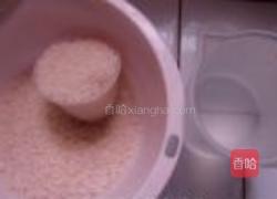 腊肠煲仔饭的做法图解1