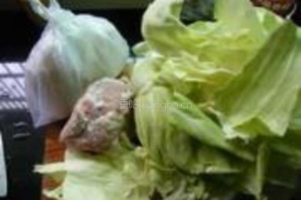 圆白菜肉紫菜水饺的做法图解1