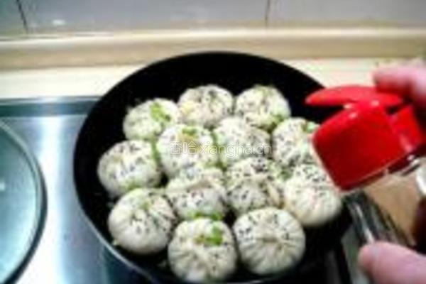 鲜虾菜心生煎包的做法图解17