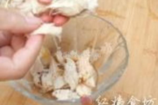 姜丝苦瓜炒鸡块的做法图解1