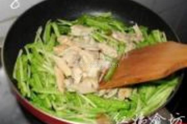 姜丝苦瓜炒鸡块的做法图解8