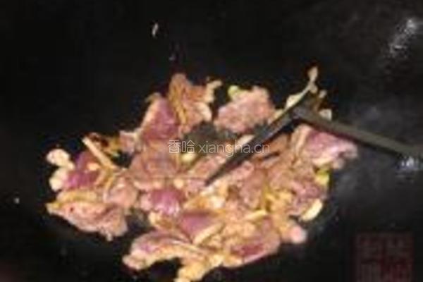 鸭肉炒口蘑的做法图解4