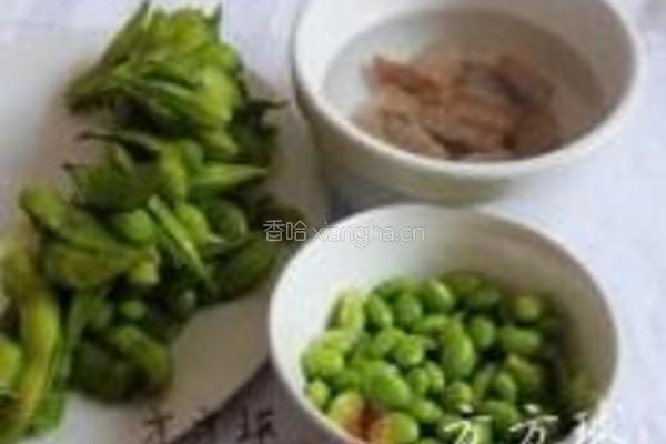 毛豆腊肉炒豆干的做法图解2