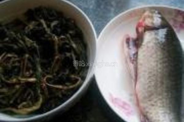 野菜干炖鲫鱼的做法图解1