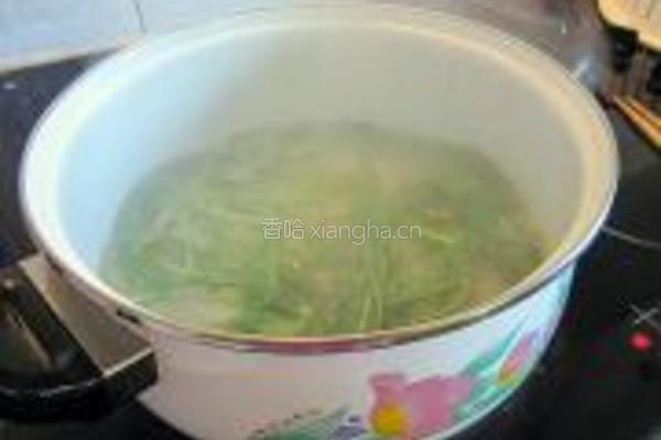 蒲公英猪肝汤的做法图解4