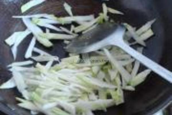 榨菜炒肉丝的做法图解3