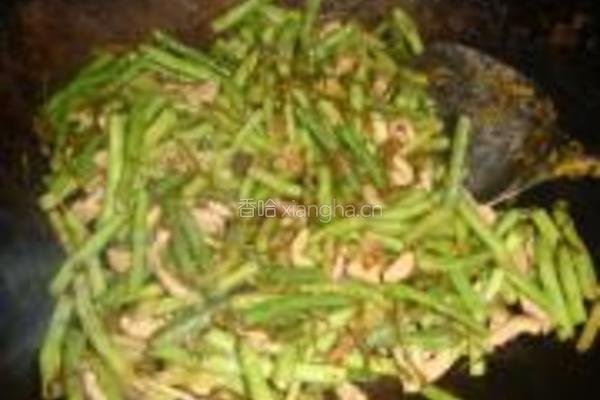 咸菜豆角炒肉丝的做法图解6