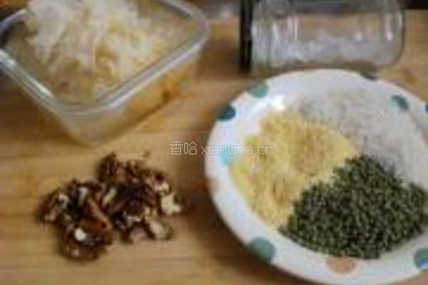 冰糖银耳核桃粥饭的做法图解1