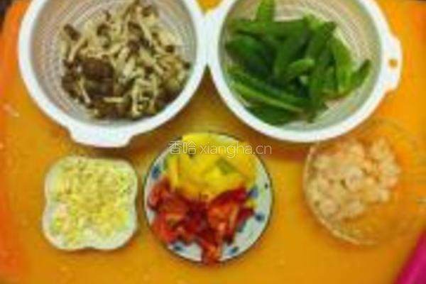 荷兰豆虾仁小炒的做法图解1
