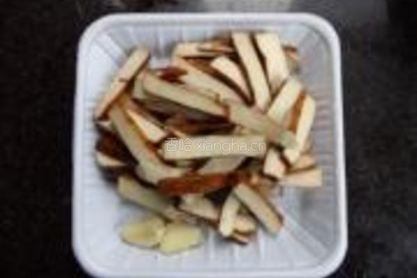 茼蒿香干小炒的做法图解3