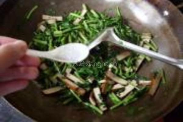 茼蒿香干小炒的做法图解8
