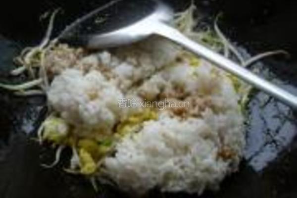 绿豆芽蛋炒饭的做法图解4