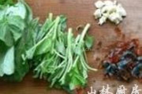 苋菜皮蛋汤的做法图解1