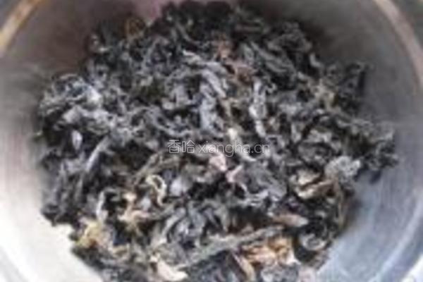凉拌螺旋藻的做法图解1