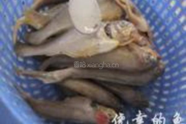 椒盐酥煎小黄鱼的做法图解2