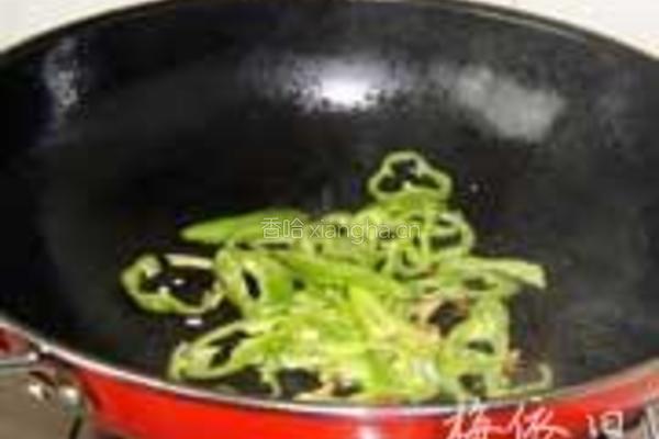 辣酱爆蛏子的做法图解3