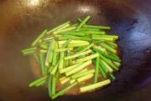 醬爆蒜苗肉絲的做法图解3