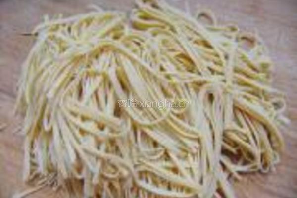 红椒豆腐皮的做法图解1