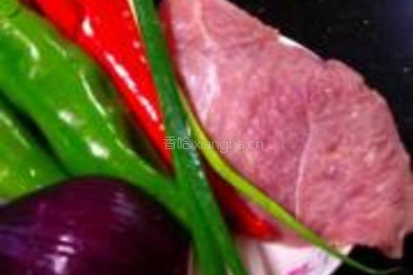 青椒滑肉丝的做法图解1