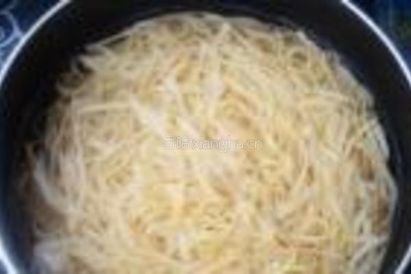 五彩干豆腐丝的做法图解2