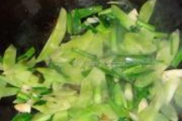 莴笋蒜苗腊肉的做法图解5