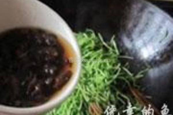 羊肚菌浓汤煨豆苗的做法图解3