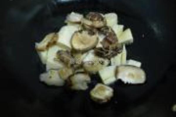 香菇炒冬笋的做法图解5