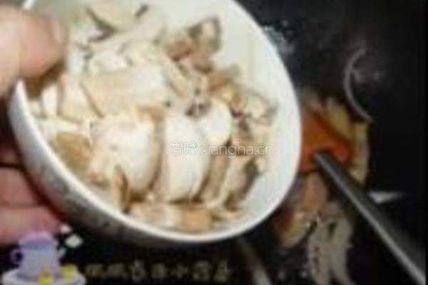 西兰花炒口蘑的做法图解6