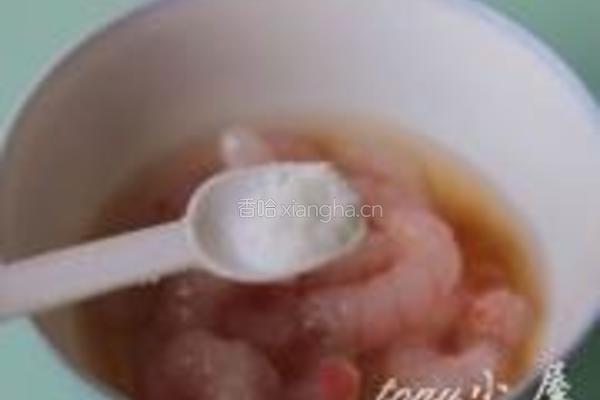香蕉鲜虾卷的做法图解2