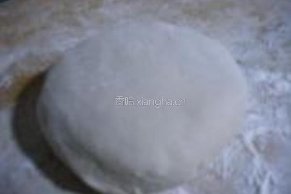 红萝卜牛肉饺的做法图解1