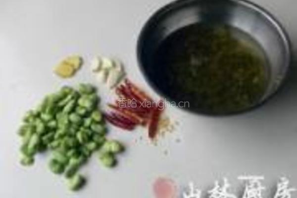 泥鳅雪菜蚕豆汤的做法图解1