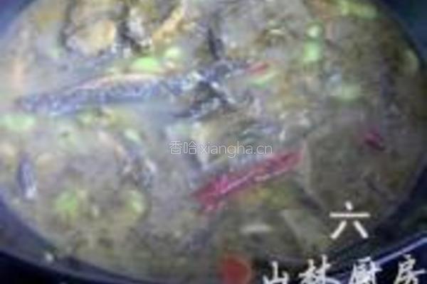 泥鳅雪菜蚕豆汤的做法图解6