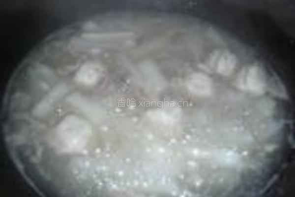 鱼丸肉片萝卜汤的做法图解9