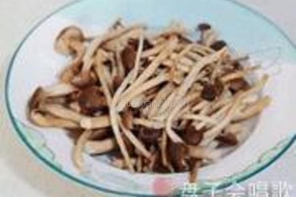 茶树菇炒咸肉的做法图解5