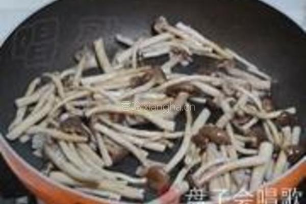 茶树菇炒咸肉的做法图解6