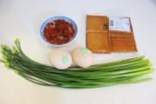 韭菜花炒豆腐干的做法图解1
