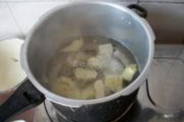 冬笋煲龙骨的做法图解3