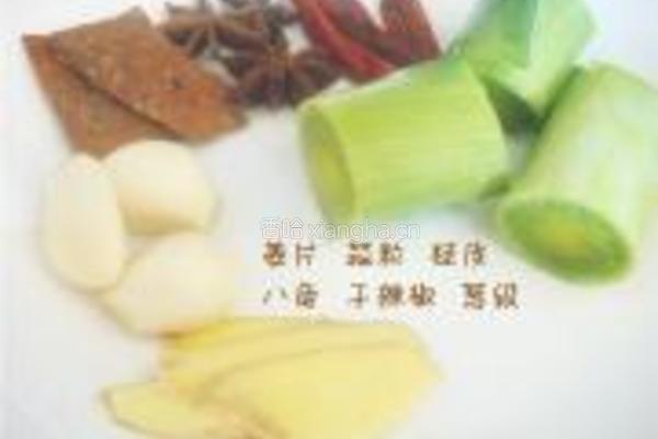 黑木耳炖猪蹄的做法图解2