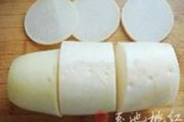 白萝卜炖蜂蜜的做法图解2