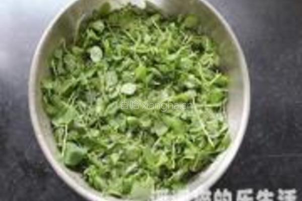 嫩桃仁拌豆尖的做法图解1