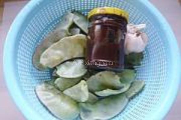 酱爆扁豆的做法图解1