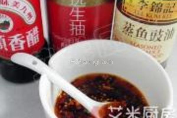 红油黄瓜拌耳丝的做法图解3