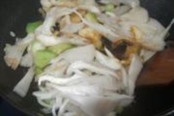 胜瓜炒菌菇的做法图解10